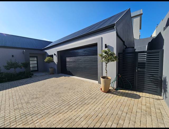 2 BEDROOM HOUSE FOR SALE IN OUTENIQUASBOSCH